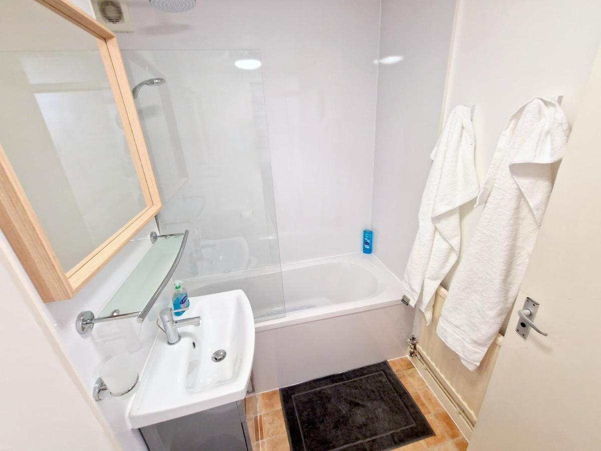 דירות לונדון Flat In Battersea, 5 Minutes From Clapham Junction Station מראה חיצוני תמונה
