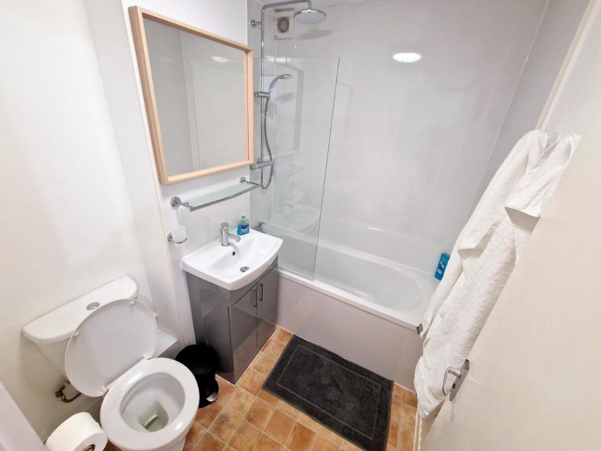 דירות לונדון Flat In Battersea, 5 Minutes From Clapham Junction Station מראה חיצוני תמונה