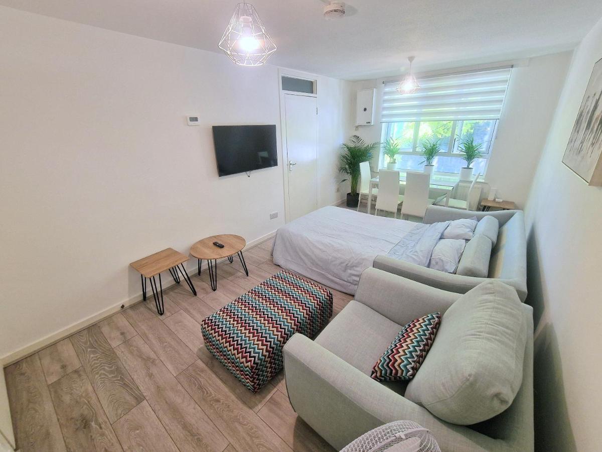 דירות לונדון Flat In Battersea, 5 Minutes From Clapham Junction Station מראה חיצוני תמונה
