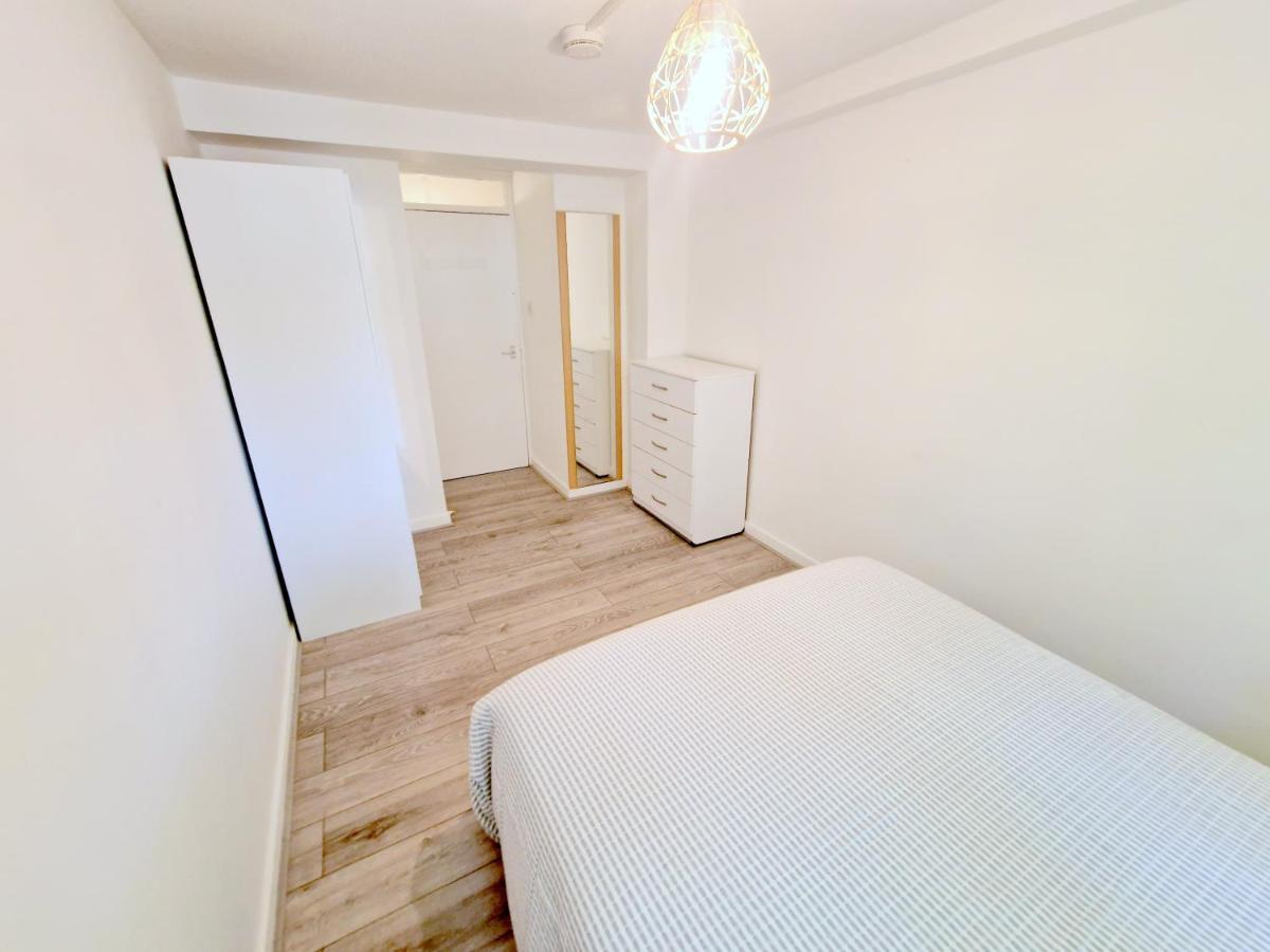 דירות לונדון Flat In Battersea, 5 Minutes From Clapham Junction Station מראה חיצוני תמונה